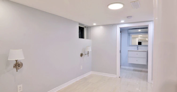 Lower-431 Kingston Road, Toronto, ON, M4L 1V2 - 13