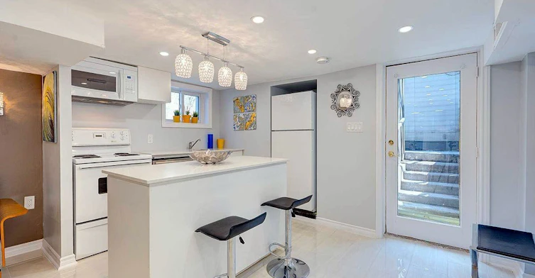 Lower-431 Kingston Road, Toronto, ON, M4L 1V2 - 4