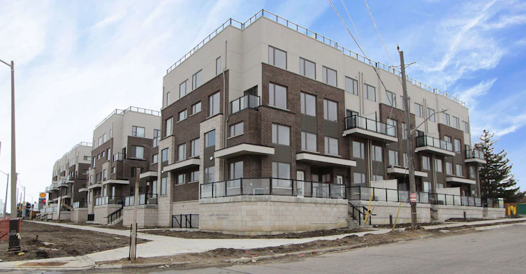 405-1460 Whites Road, Pickering, ON, L1V 1R4