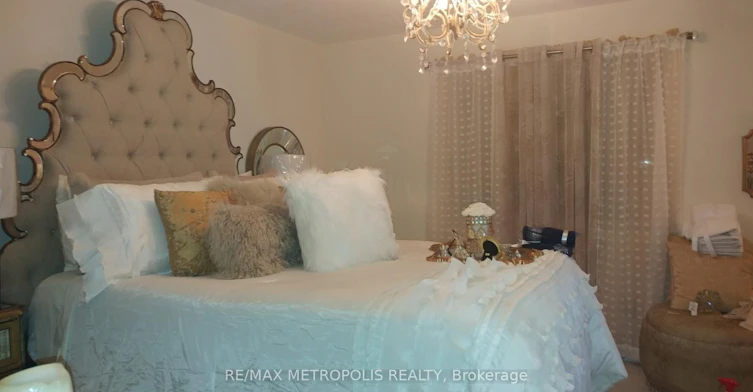 2757 William Jackson Drive, Pickering, ON, L1X 0C1