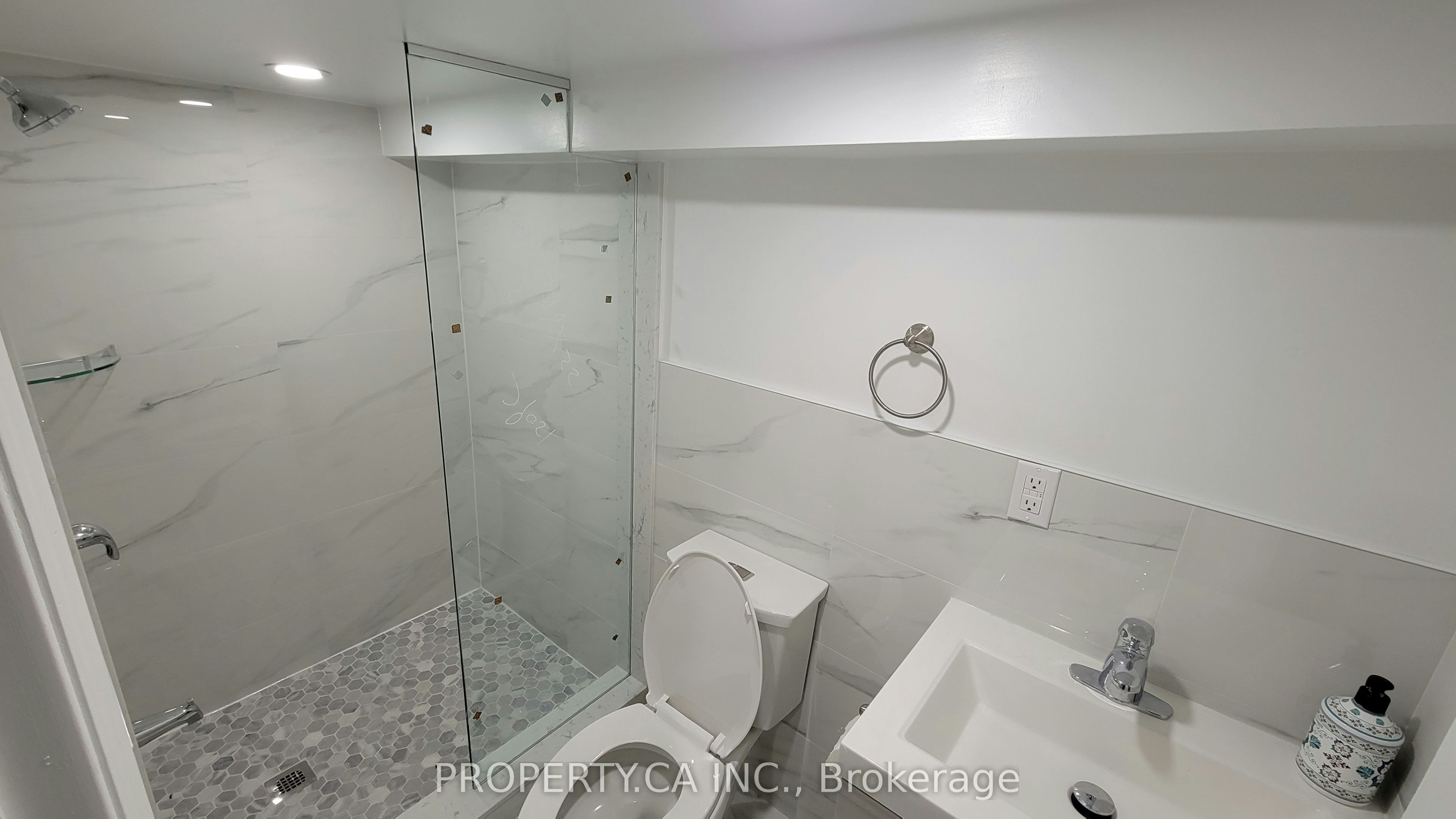 625 Rhodes Avenue, Toronto, ON, M4J 4X5 - 7