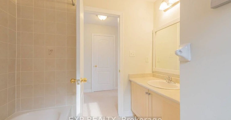 8 Rampart Crescent, Whitby, ON, L1P 1T5 - 21