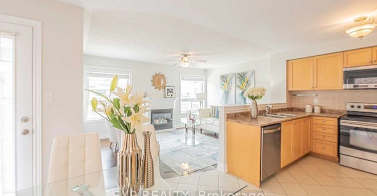 8 Rampart Crescent, Whitby, ON, L1P 1T5 - 5