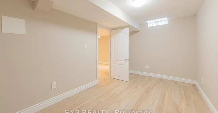8 Rampart Crescent, Whitby, ON, L1P 1T5 - 25
