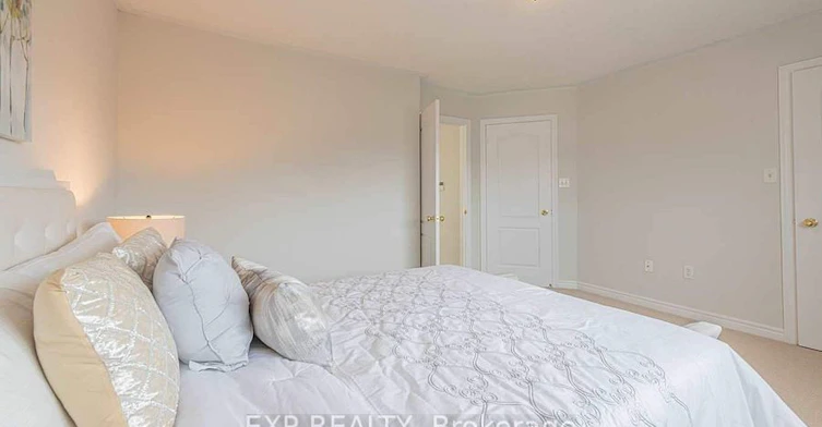 8 Rampart Crescent, Whitby, ON, L1P 1T5 - 14