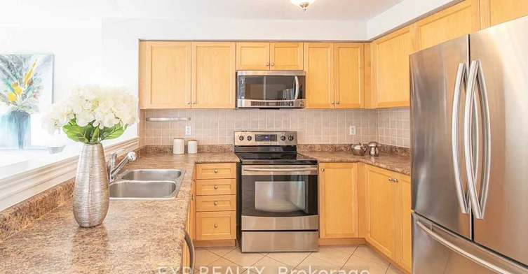 8 Rampart Crescent, Whitby, ON, L1P 1T5 - 6
