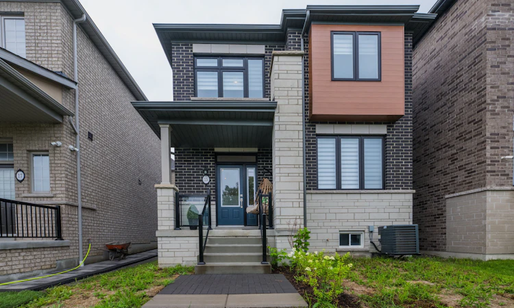 15 Mountainside Crescent