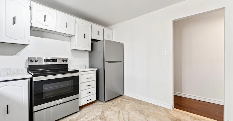 UPPER / 2ND-402 Kingston Road, Toronto, ON, M4L 1T9 - 18