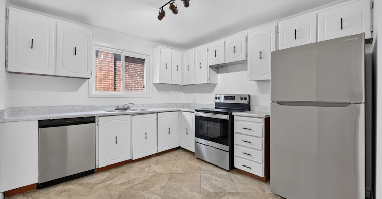 UPPER / 2ND-402 Kingston Road, Toronto, ON, M4L 1T9 - 17