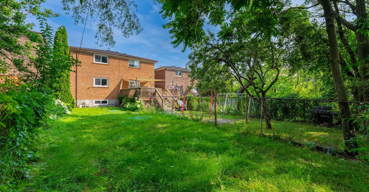 MAIN-402 Kingston Road, Toronto, ON, M4L 1T9 - 32