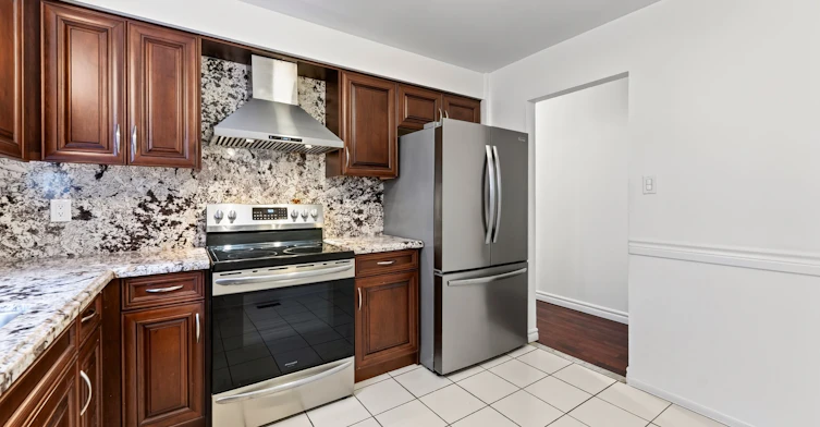 MAIN-402 Kingston Road, Toronto, ON, M4L 1T9 - 18