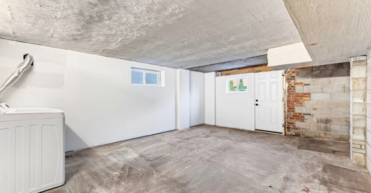 MAIN-402 Kingston Road, Toronto, ON, M4L 1T9 - 27