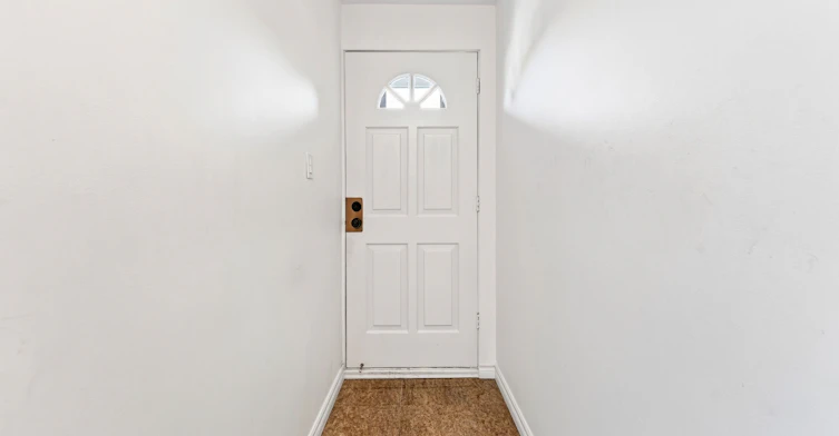 MAIN-402 Kingston Road, Toronto, ON, M4L 1T9 - 7