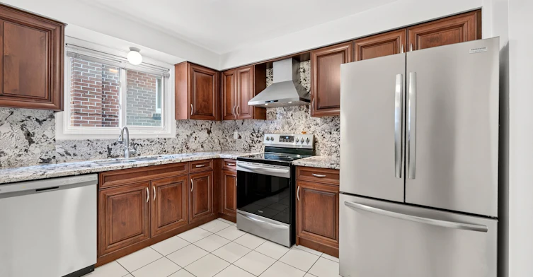 MAIN-402 Kingston Road, Toronto, ON, M4L 1T9 - 17
