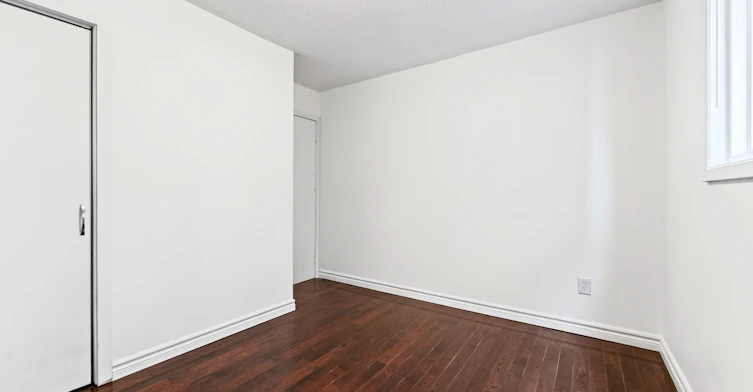 MAIN-402 Kingston Road, Toronto, ON, M4L 1T9 - 14