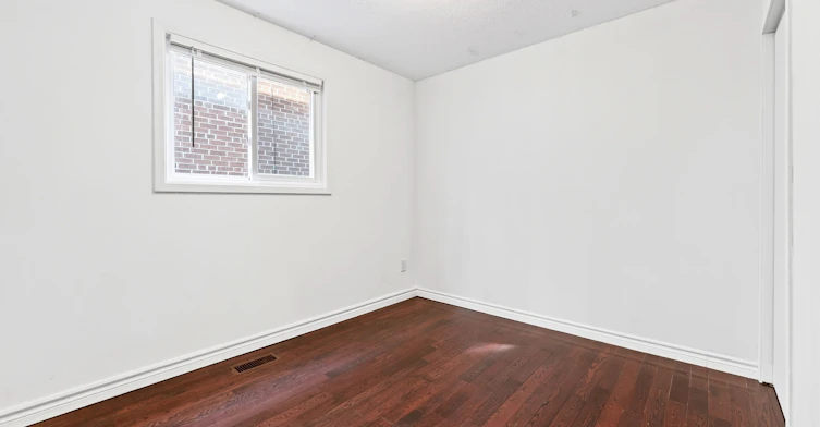 MAIN-402 Kingston Road, Toronto, ON, M4L 1T9 - 13