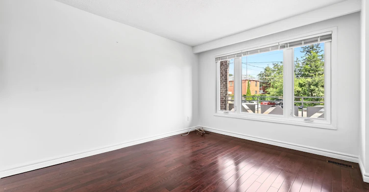 MAIN-402 Kingston Road, Toronto, ON, M4L 1T9 - 9