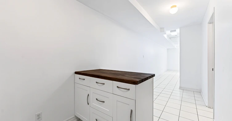 LOWER / BSMT-402 Kingston Road, Toronto, ON, M4L 1T9 - 12
