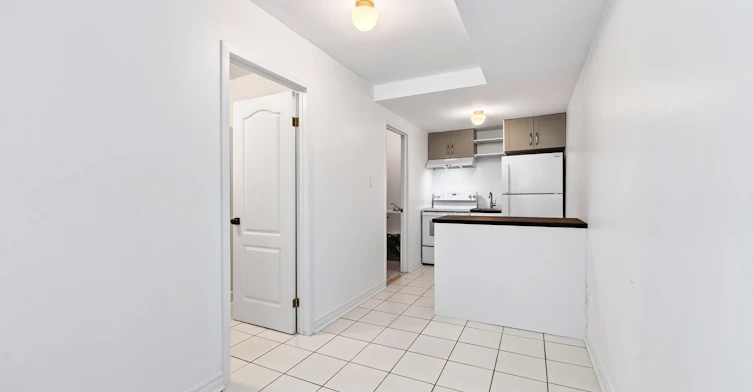 LOWER / BSMT-402 Kingston Road, Toronto, ON, M4L 1T9 - 8
