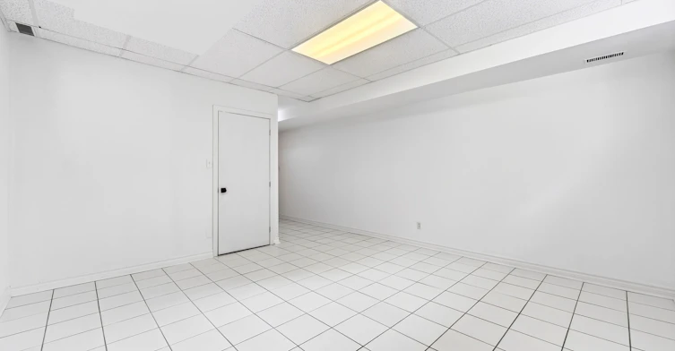 LOWER / BSMT-402 Kingston Road, Toronto, ON, M4L 1T9 - 5