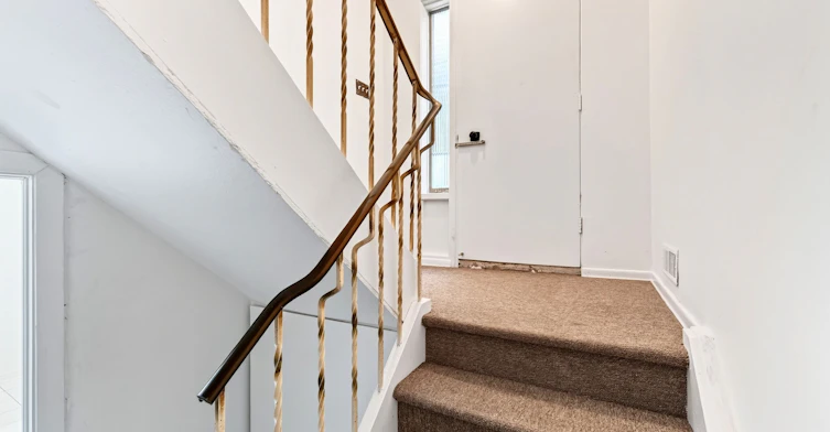 LOWER / BSMT-402 Kingston Road, Toronto, ON, M4L 1T9 - 2
