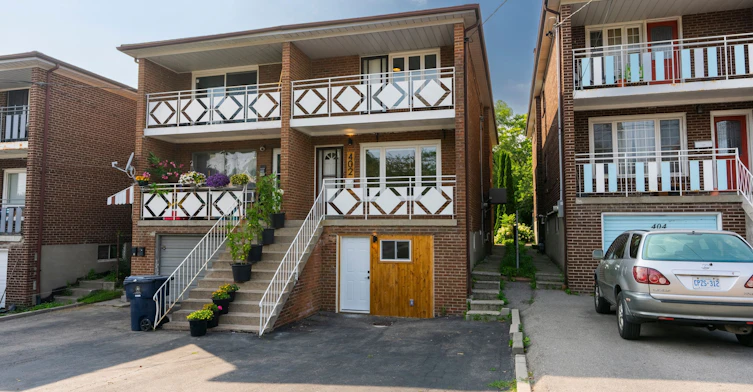 LOWER / BSMT-402 Kingston Road, Toronto, ON, M4L 1T9