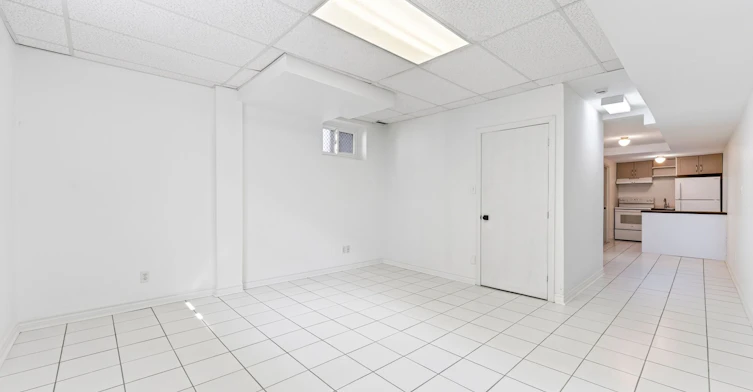 LOWER / BSMT-402 Kingston Road, Toronto, ON, M4L 1T9 - 6