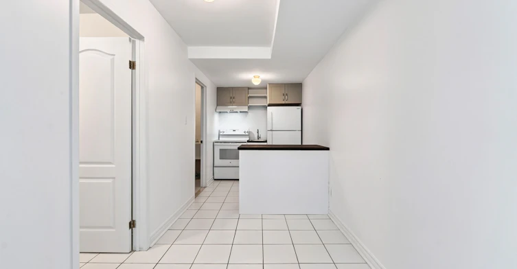 LOWER / BSMT-402 Kingston Road, Toronto, ON, M4L 1T9 - 7
