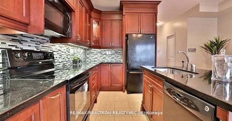 Upper-1339 Woodbine Avenue, Toronto, ON, M4C 4G3 - 6
