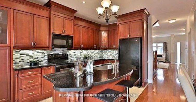 Upper-1339 Woodbine Avenue, Toronto, ON, M4C 4G3 - 4
