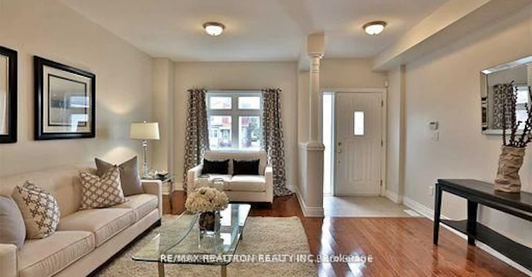 Upper-1339 Woodbine Avenue, Toronto, ON, M4C 4G3