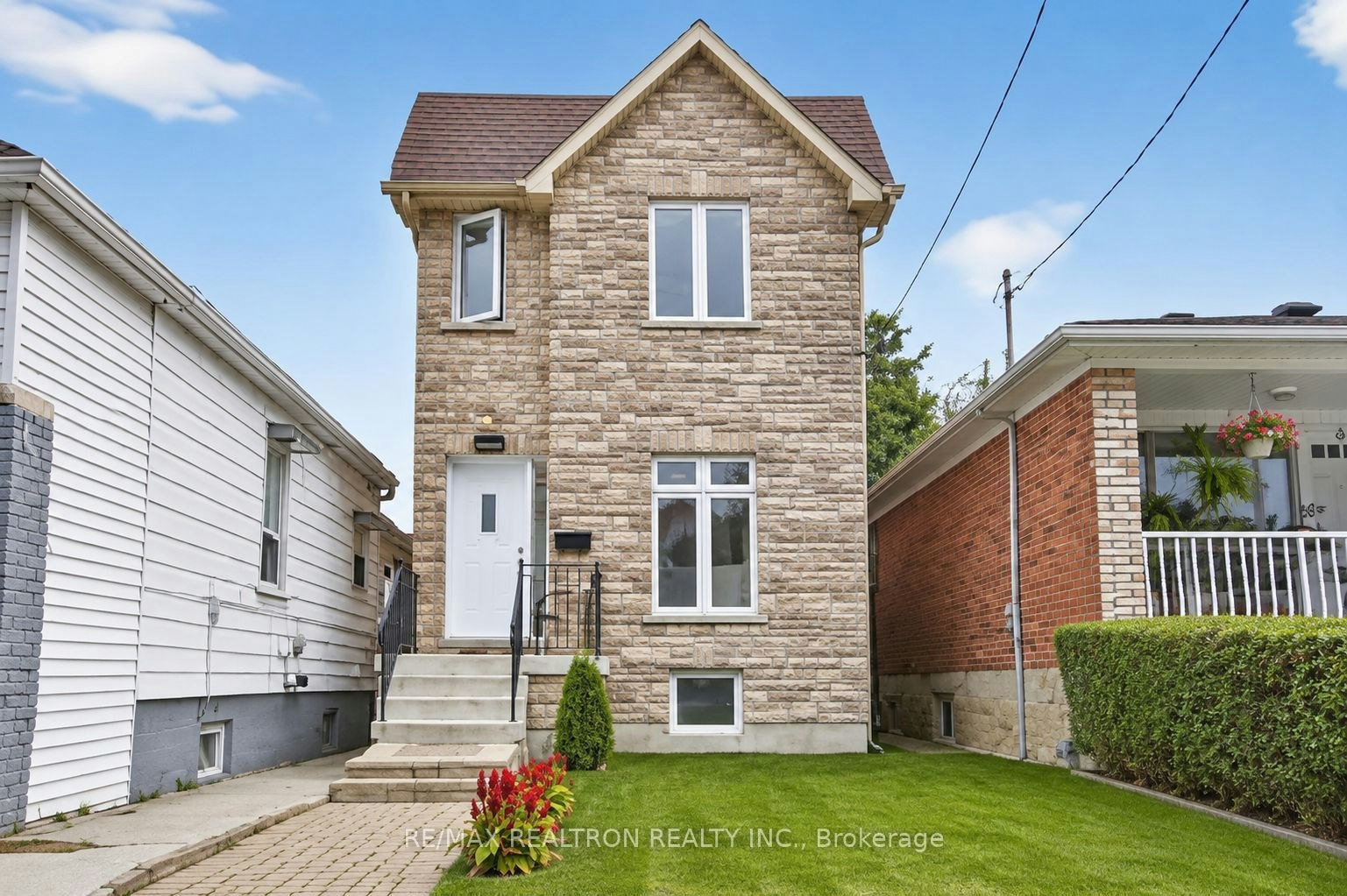Upper-1339 Woodbine Avenue, Toronto, ON, M4C 4G3