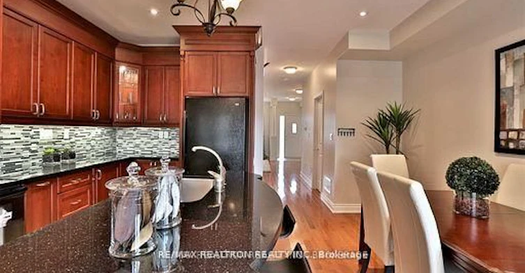 Upper-1339 Woodbine Avenue, Toronto, ON, M4C 4G3 - 9