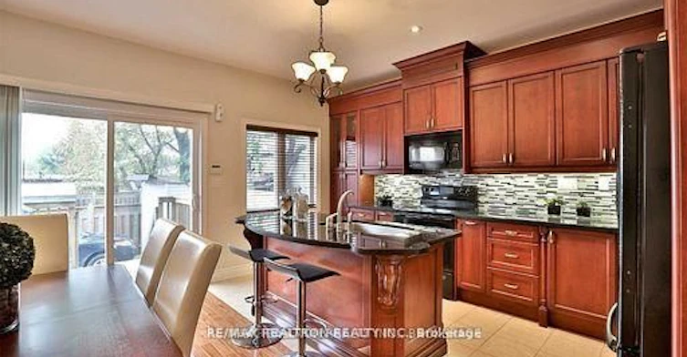 Upper-1339 Woodbine Avenue, Toronto, ON, M4C 4G3 - 5