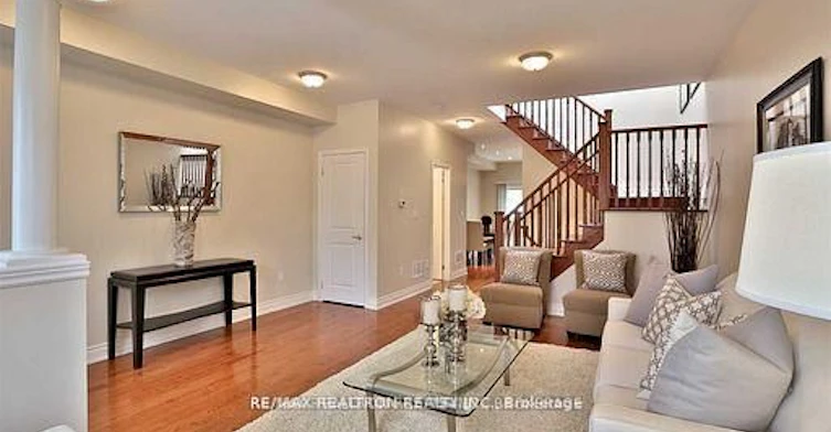 Upper-1339 Woodbine Avenue, Toronto, ON, M4C 4G3 - 2
