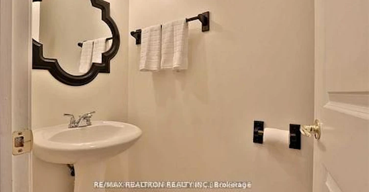 Upper-1339 Woodbine Avenue, Toronto, ON, M4C 4G3 - 12