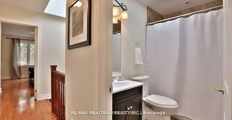 Upper-1339 Woodbine Avenue, Toronto, ON, M4C 4G3 - 21