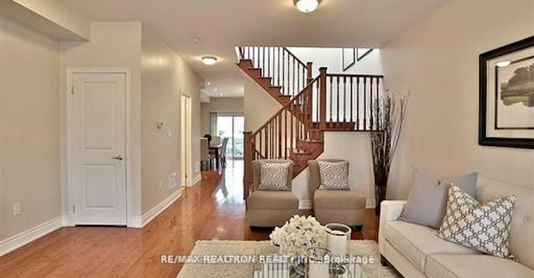 Upper-1339 Woodbine Avenue, Toronto, ON, M4C 4G3 - 3