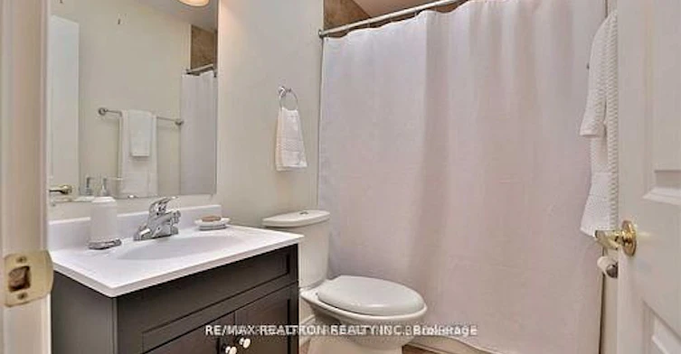 Upper-1339 Woodbine Avenue, Toronto, ON, M4C 4G3 - 22