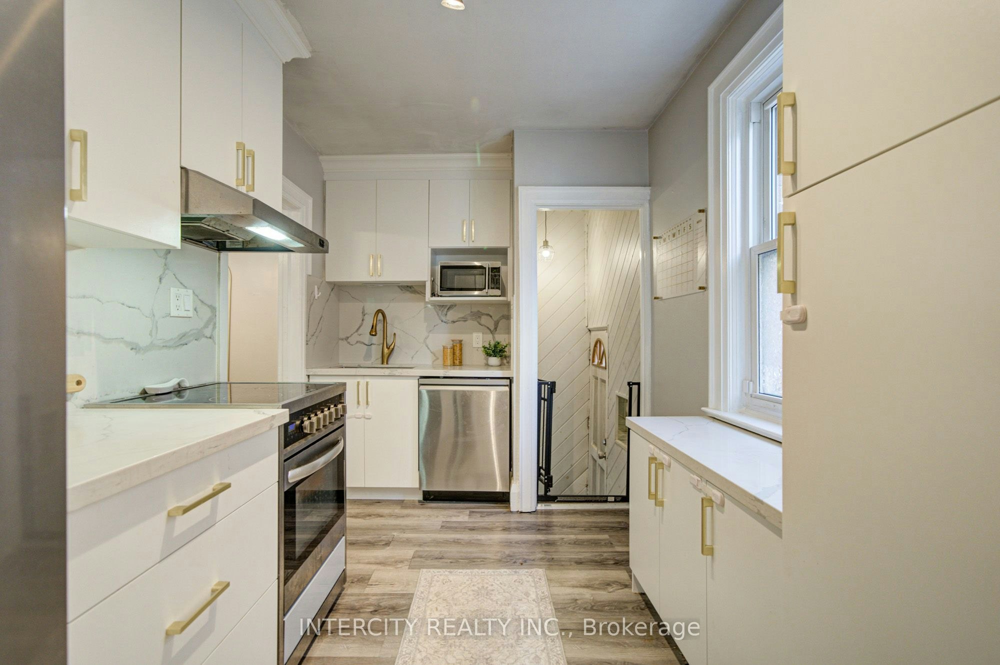256 Blantyre Avenue, Toronto, ON, M1N 2S1