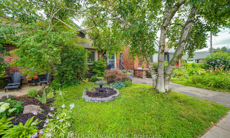 256 Blantyre Avenue