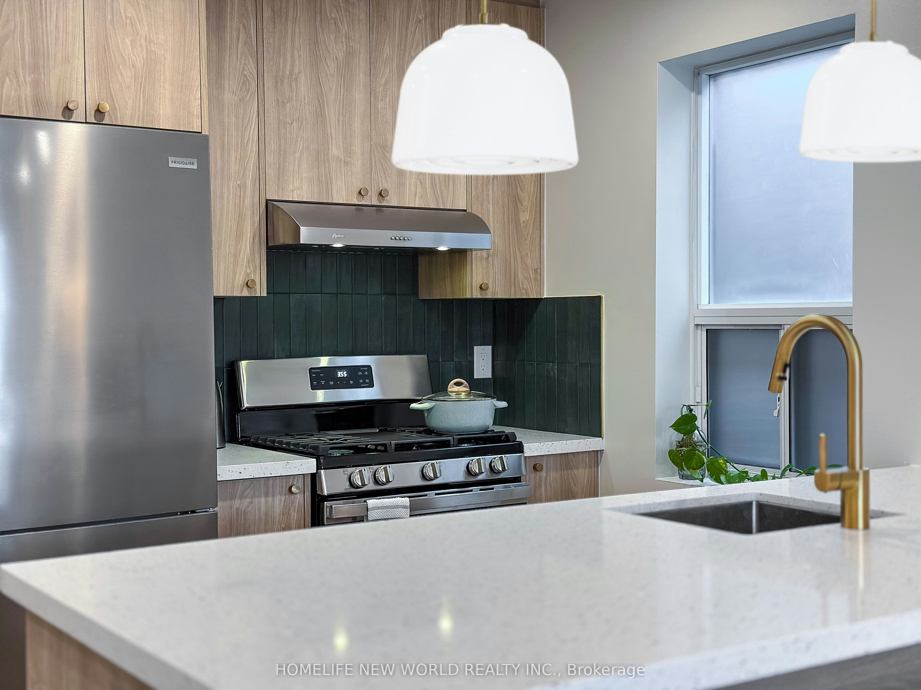 Upper-27 Marigold Avenue, Toronto, ON, M4M 3B1 - 2