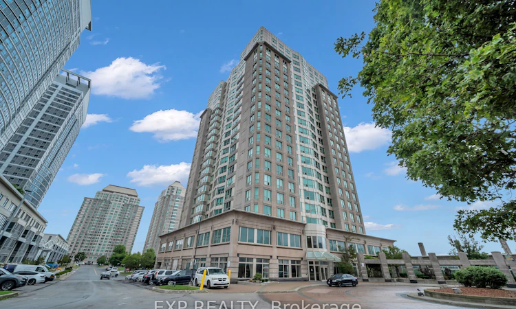 1016-8 Lee Centre Drive N