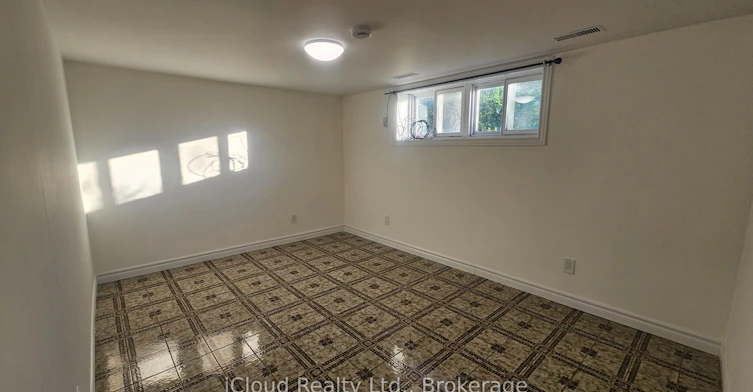Bsmnt-111 Bexhill Avenue, Toronto, ON, M1L 3C2 - 7