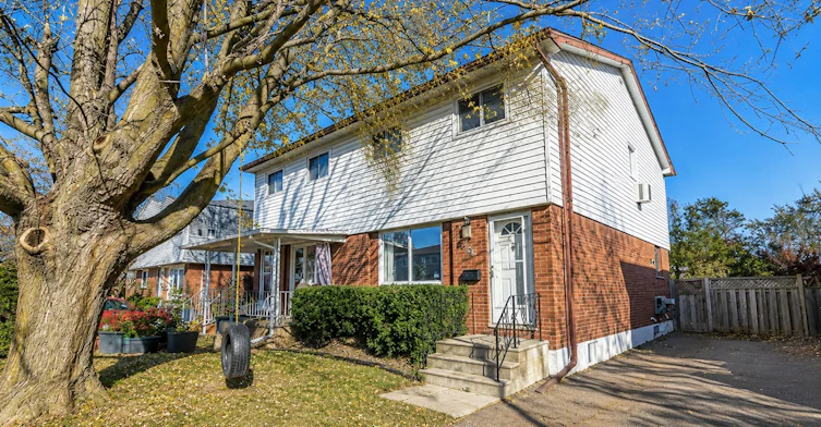 219 Barkley Crescent, Oshawa, ON, L1J 2E7