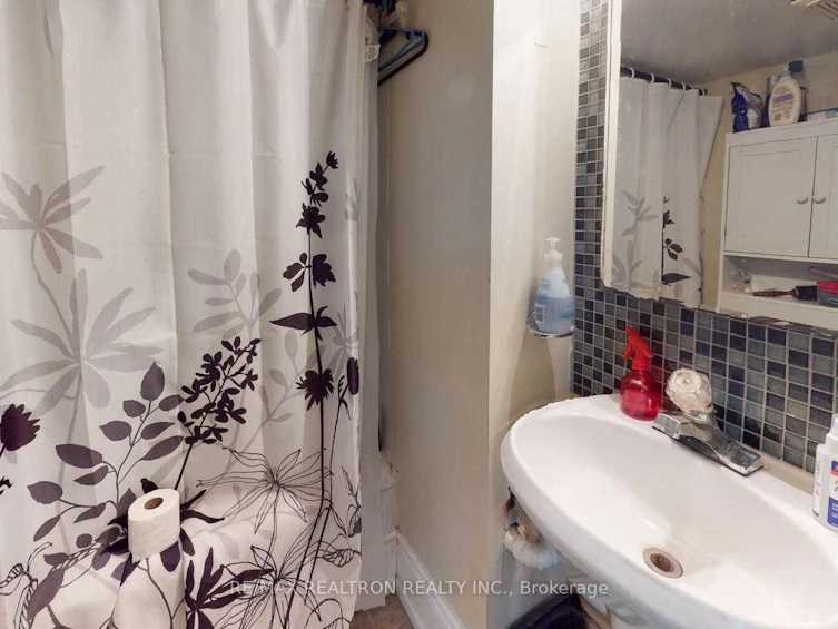 54 Ritson Road S, Oshawa, ON, L1H 5G9 - 3