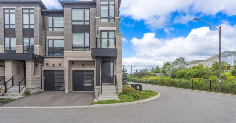 24 Lake Trail Way, Whitby, ON, L1M 0M3