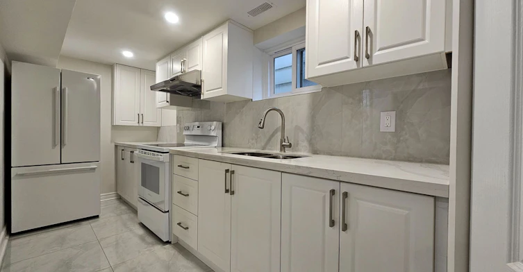 Lower-733 Balaton Avenue, Pickering, ON, L1W 1W3 - 6