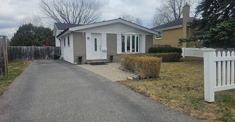 Lower-733 Balaton Avenue, Pickering, ON, L1W 1W3