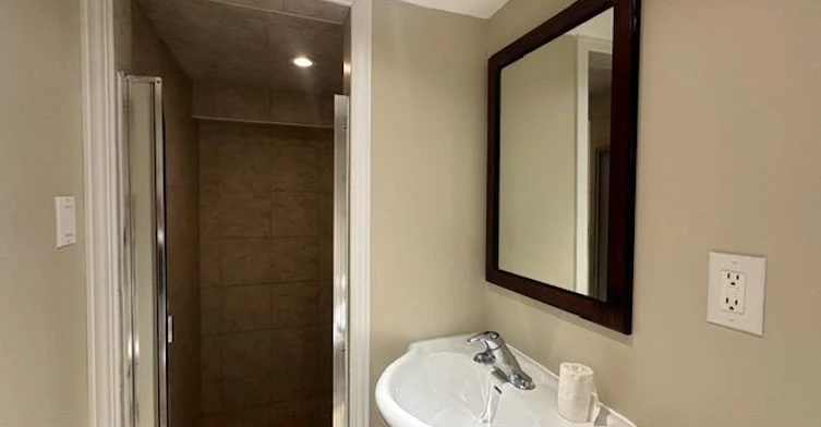 Lower-445 Donlands Avenue, Toronto, ON, M4J 3S4 - 17